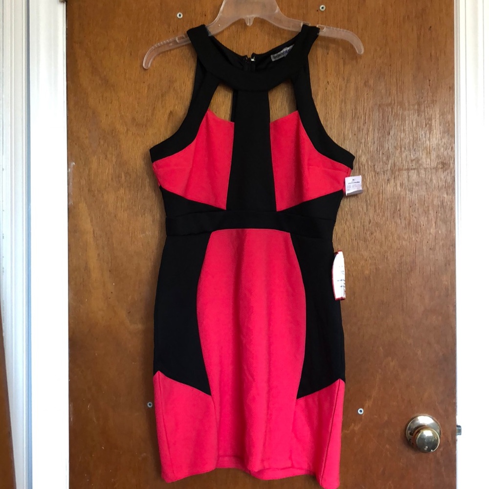 NWT! Coral/Pink & Black Dress! Size Large! 😍